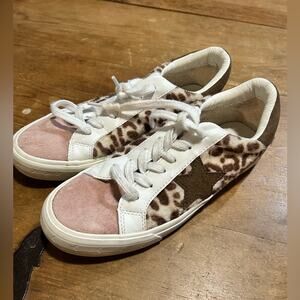 Woman’s Vintage Havana Leopard Print Pink and White Women's Sneakers Size 7.5